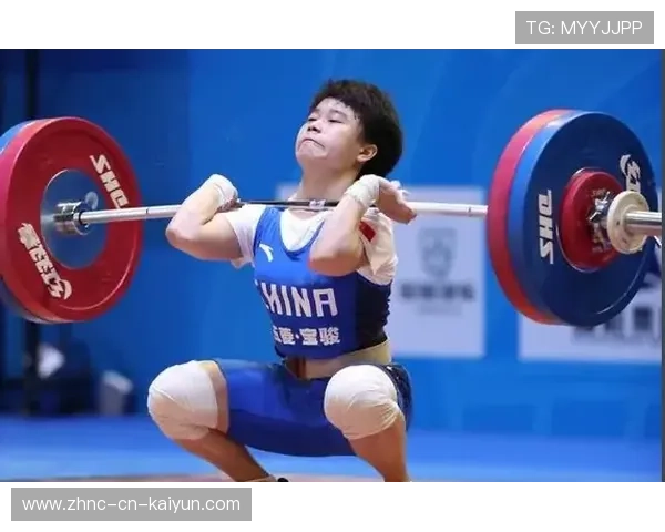 “举重赛场:高新体育中心选手背负全球期待,力争最高荣耀” “举重赛场:高新体育中心选手背负全球期待,力争最高荣耀”